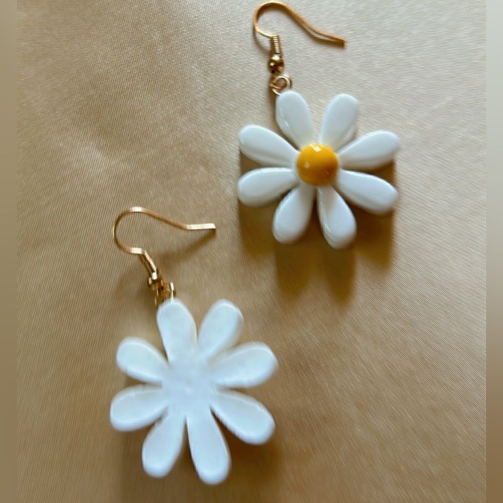 bohemian white flower earrings A440 - Picture 2 of 3